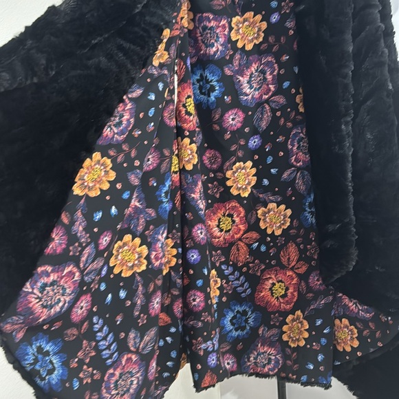 Faux Fur Vest - Picture 4 of 4